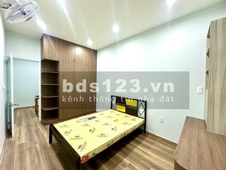 Chính chủ cho thuê nhà nguyên căn - full nội thất Q4