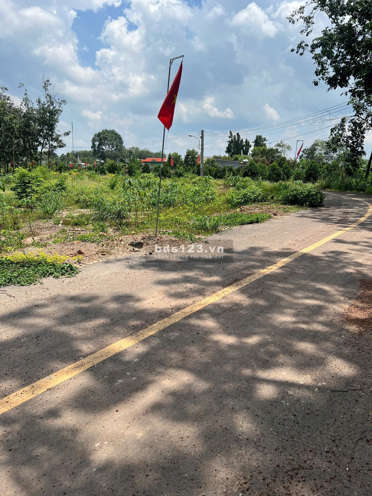 Kẹt tiền cần bán vườn rộng 1.706m2, giáp suối đẹp, giá…