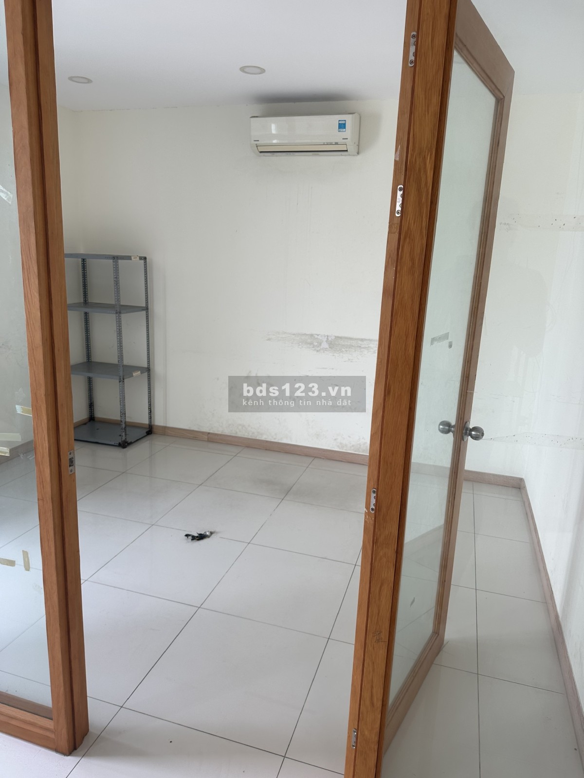 Cho thuê tầng 1 - 2 biệt thự khu dân cư. Ở ngay !