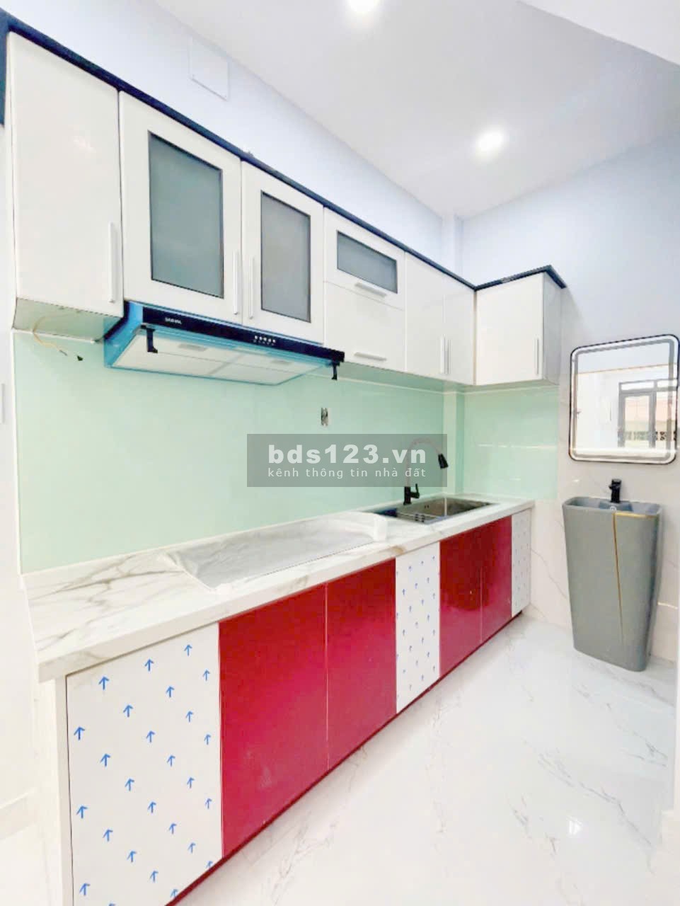 Bán nhà chính chủ 3 tầng - 2PN, 3WC - Hẻm ô tô