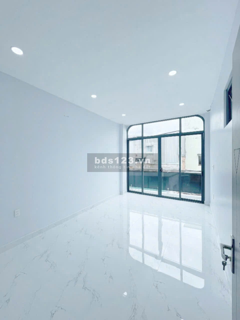 Bán nhà chính chủ 3 tầng - 2PN, 3WC - Hẻm ô tô