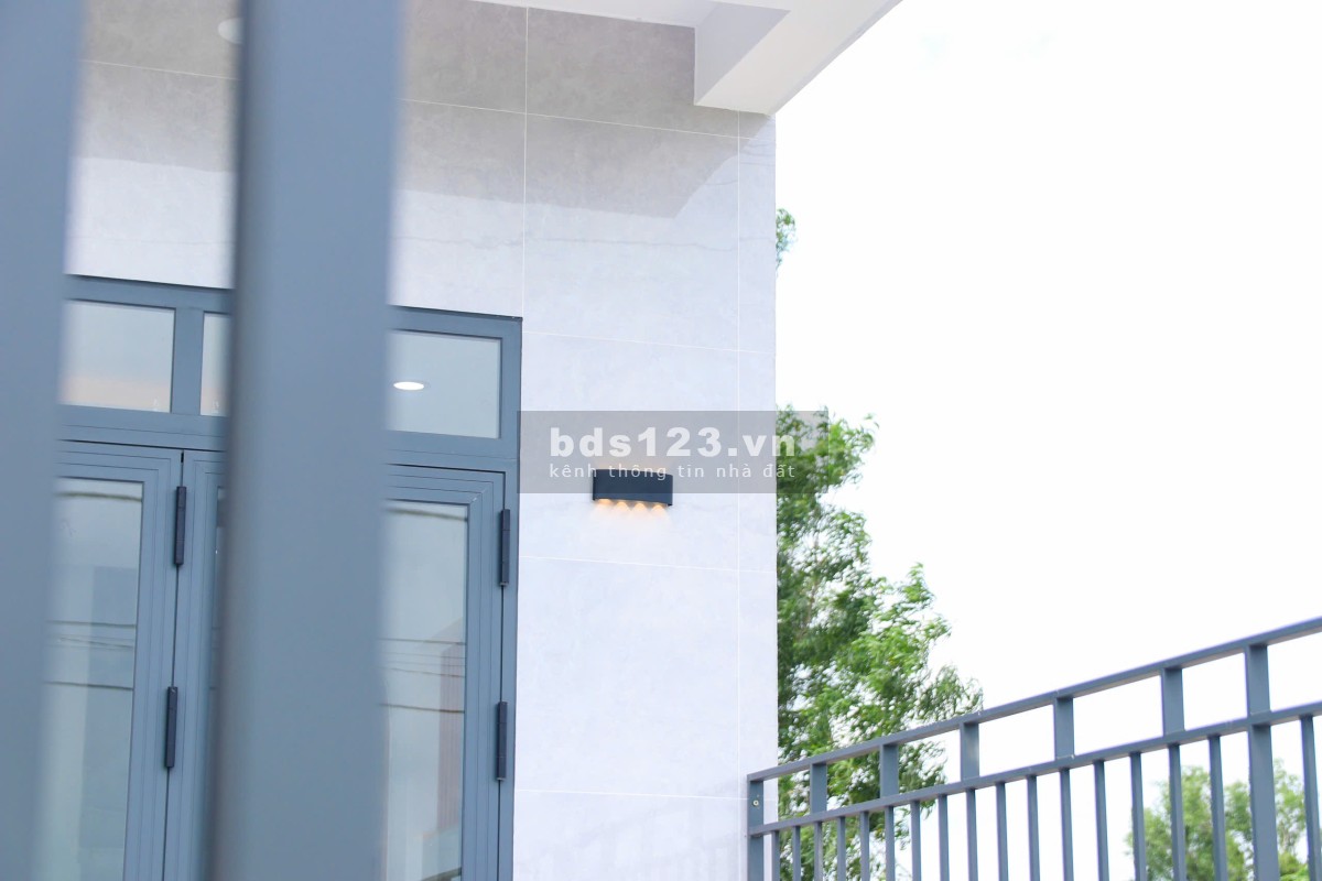 Bán nhà mặt tiền trung tâm TT Cần Đước- Chỉ TT trước 560TR…