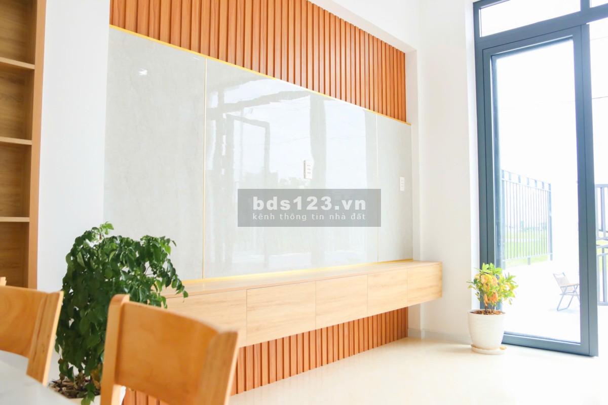 Bán nhà mặt tiền trung tâm TT Cần Đước- Chỉ TT trước 560TR…