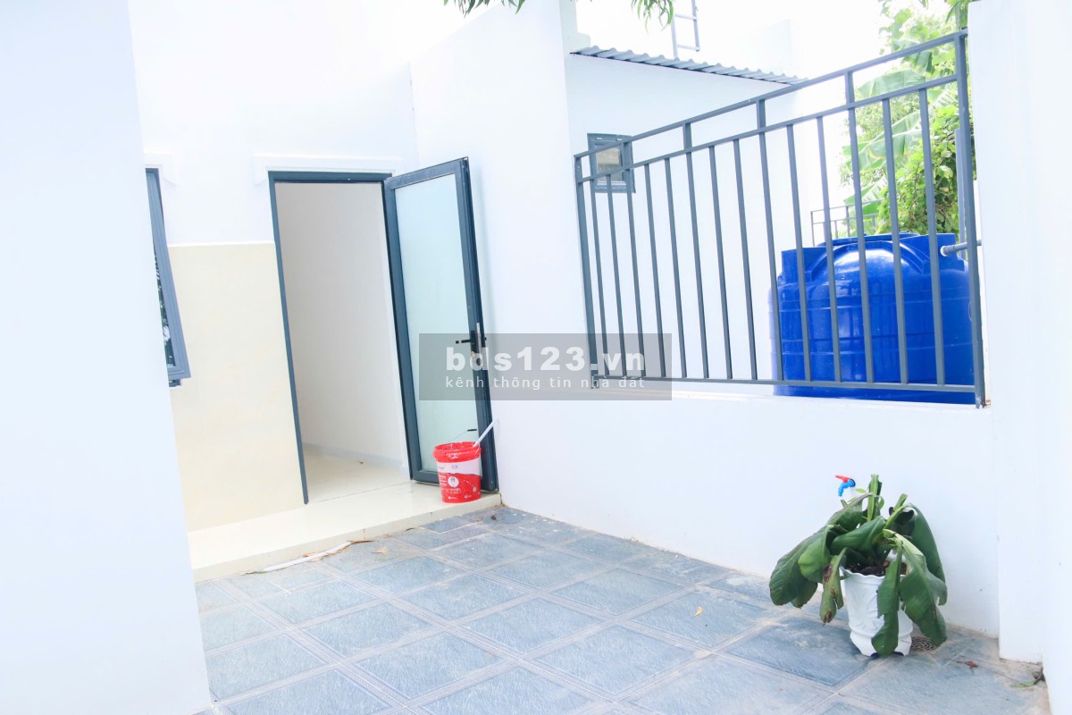 Bán nhà mặt tiền trung tâm TT Cần Đước- Chỉ TT trước 560TR…