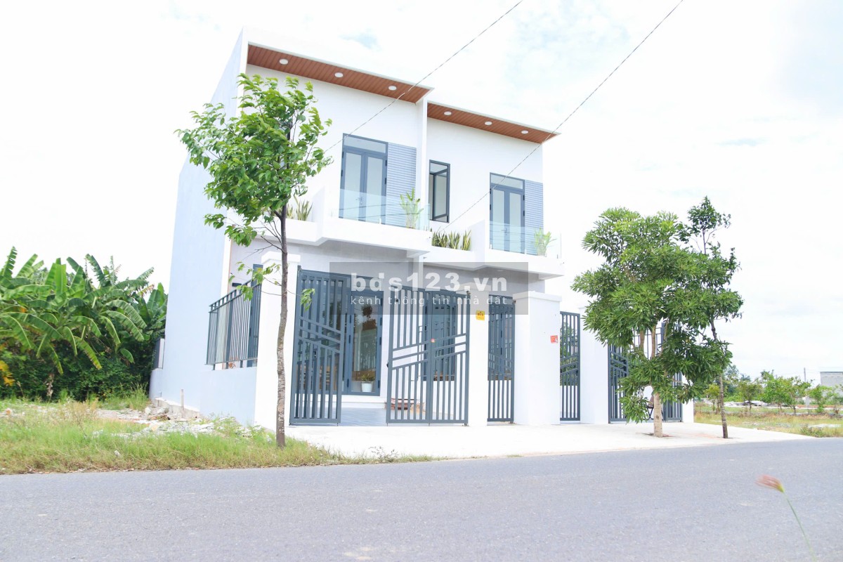 Bán nhà mặt tiền trung tâm TT Cần Đước- Chỉ TT trước 560TR…