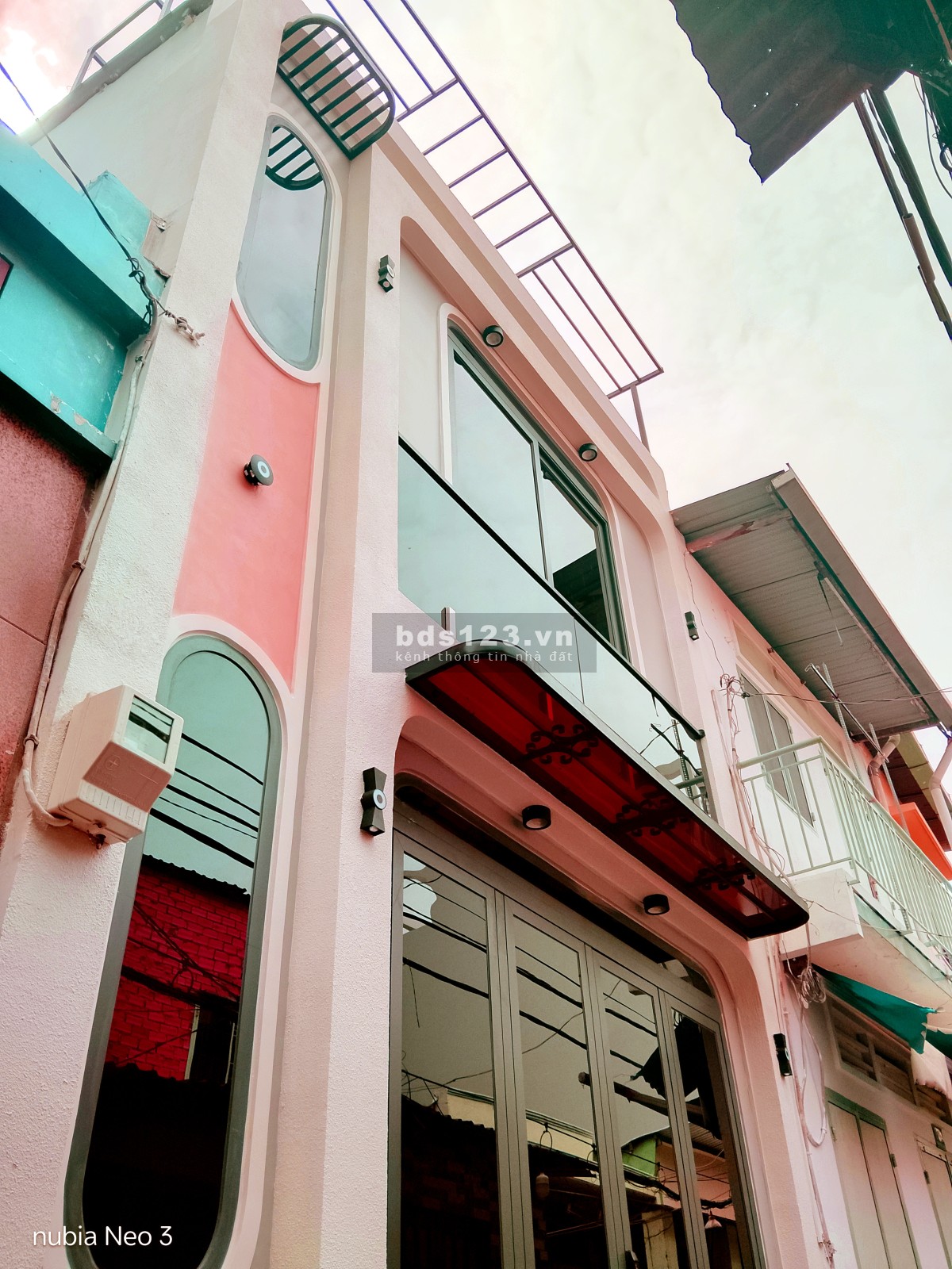 Nhà phố 1 trệt 1 lầu 3PN gần Phan Xích Long, thiết kế tối giản 6.8tỷ