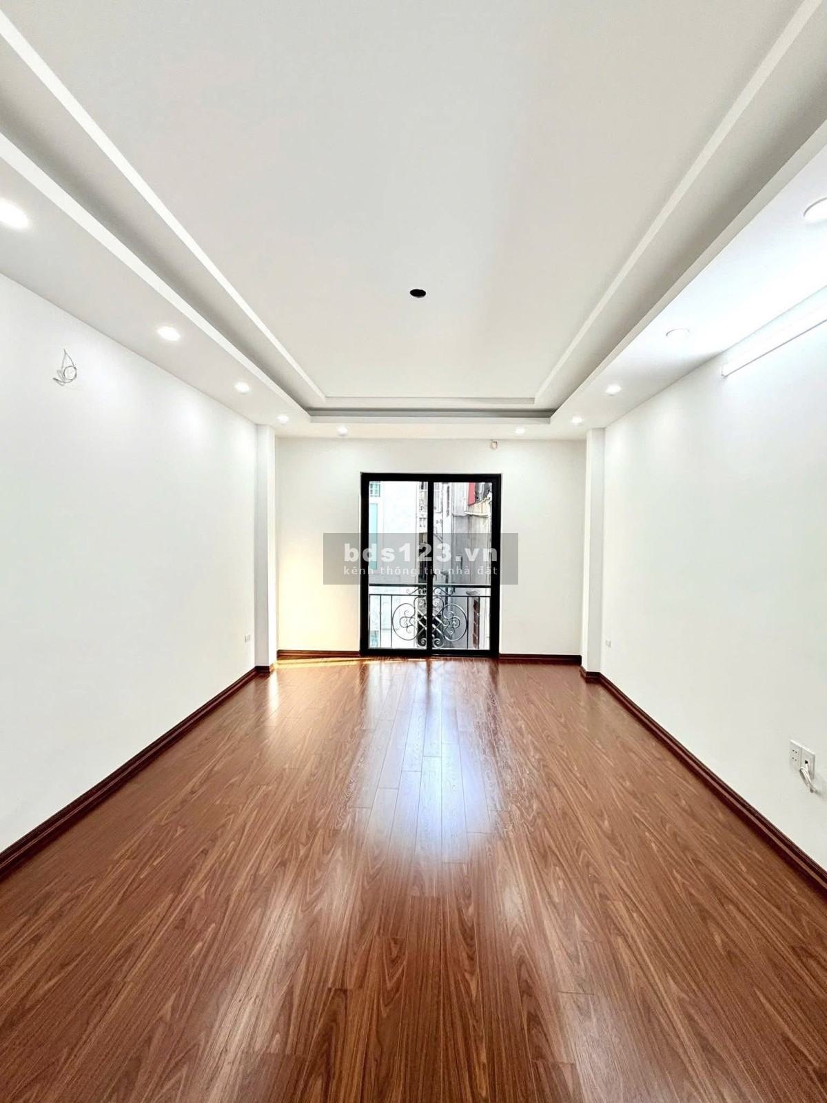 Bán nhà Trần Đại Nghĩa 5 tầng thang máy, ô tô đỗ cửa, ngõ…