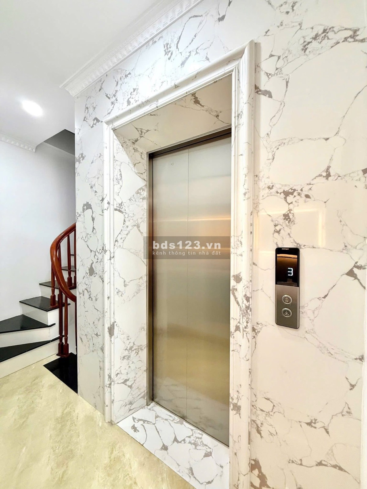 Bán nhà Trần Đại Nghĩa 5 tầng thang máy, ô tô đỗ cửa, ngõ…