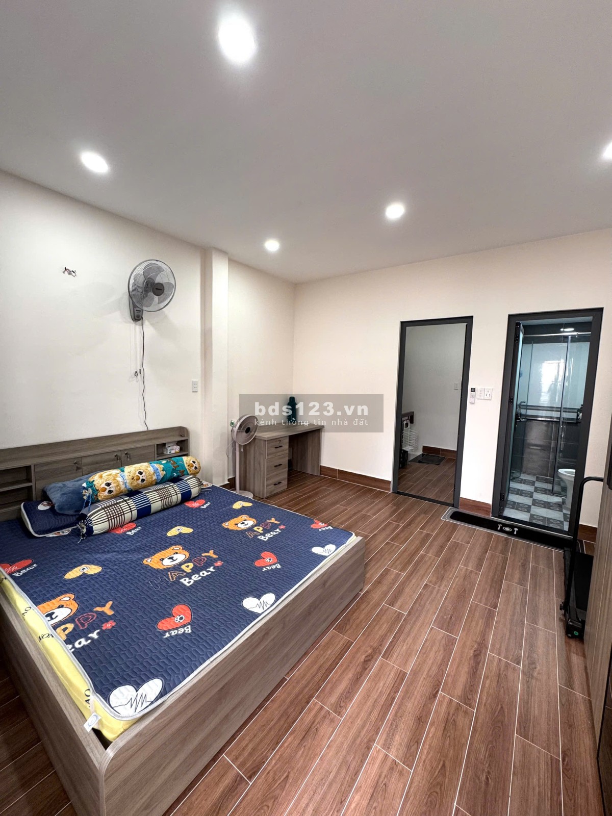 Cần bán nhà đẹp chính chủ 4 tầng ST - Dưới 6 tỷ - Quận 4