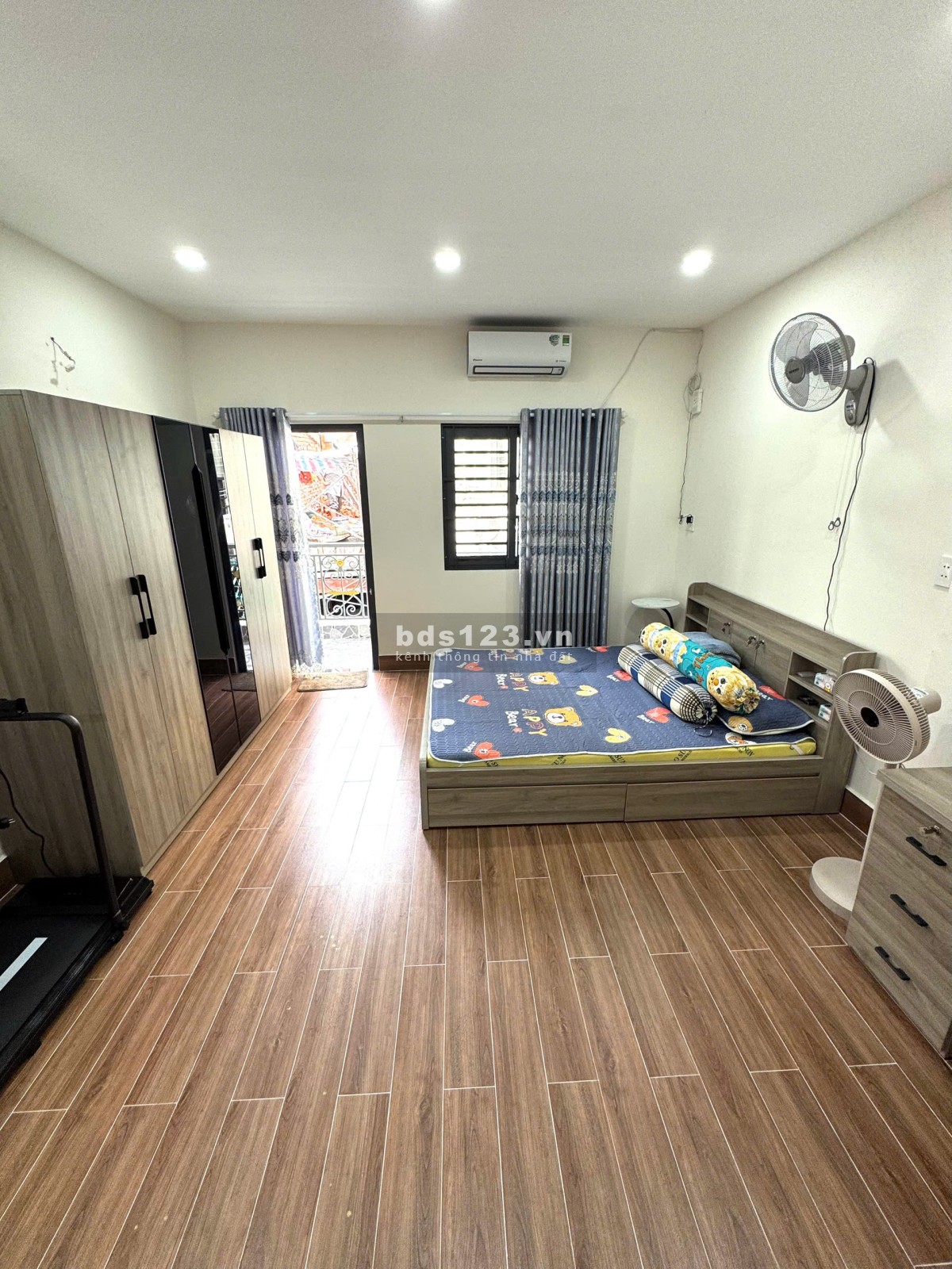 Cần bán nhà đẹp chính chủ 4 tầng ST - Dưới 6 tỷ - Quận 4