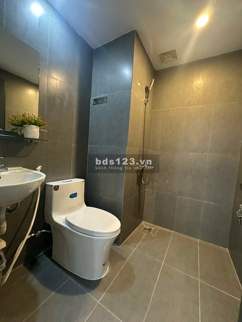 Bán căn hộ Mường Thanh 2PN 66m2 full nội thất, sát biển Mỹ Khê.