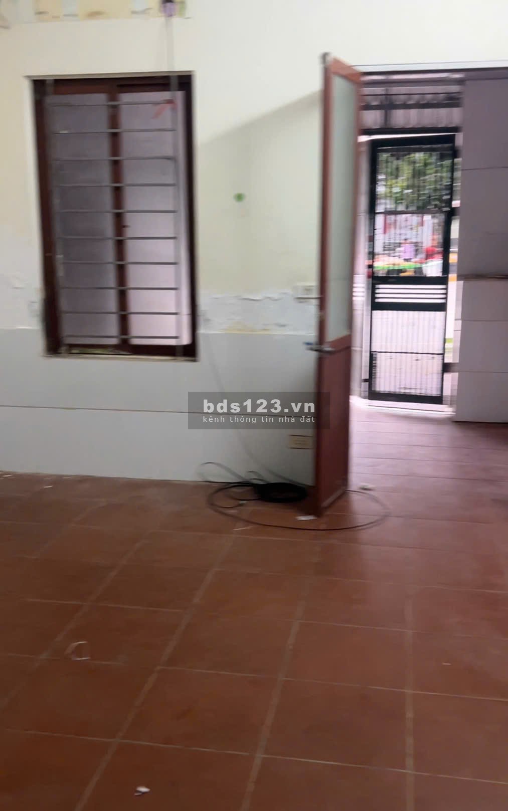Chính chủ bán nhà trục chính đường Lạc Hồng trước cổng trường học cấp 2