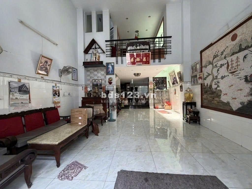 Ngay Tòa Nhà ETOWN, trục đường chính vào nhà Ga T3. Nhà xây…