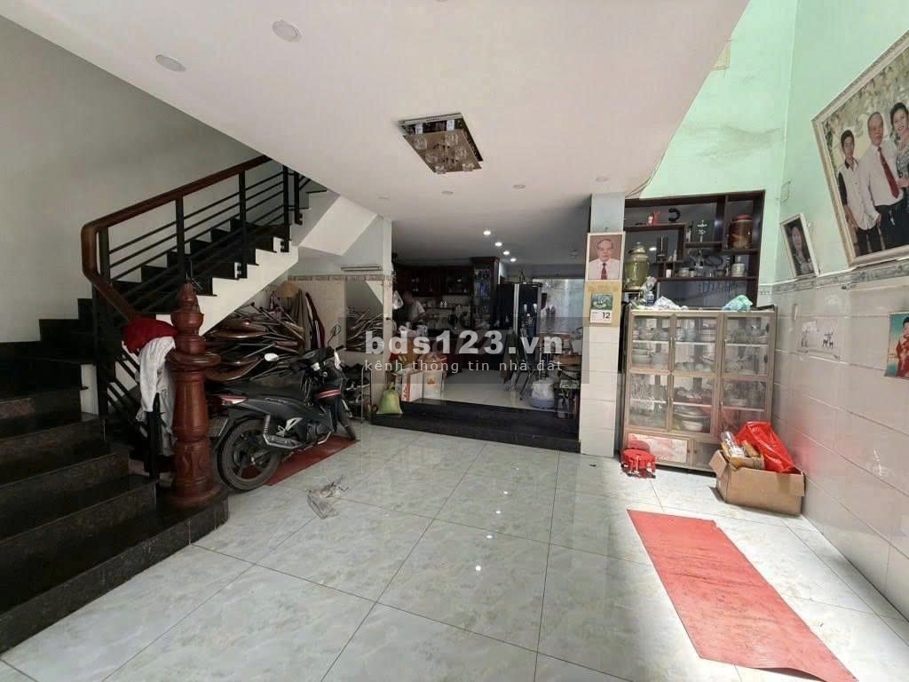 Ngay Tòa Nhà ETOWN, trục đường chính vào nhà Ga T3. Nhà xây…