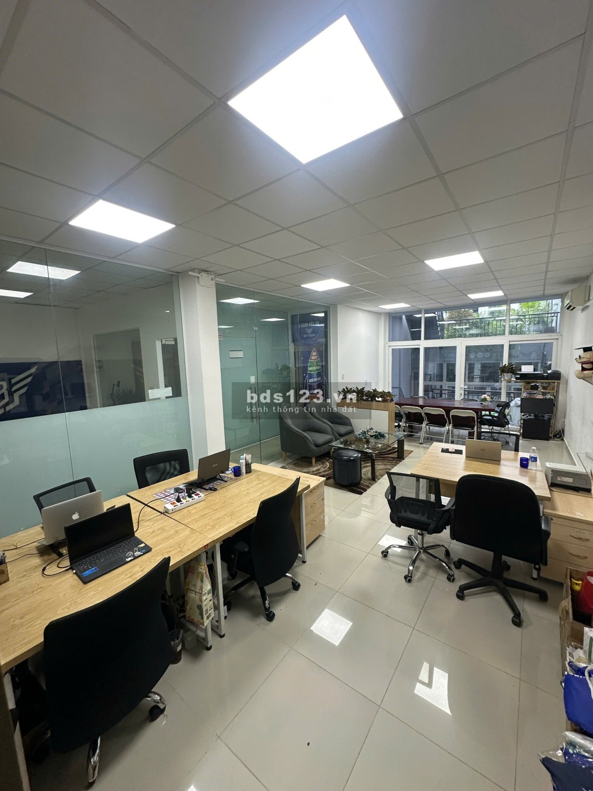 Chính chủ cho thuê văn phòng mặt tiền lầu 1 Quận 11 15tr/th