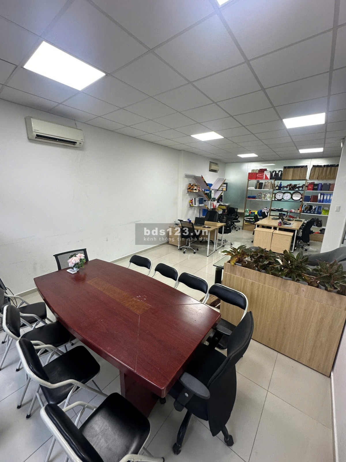 Chính chủ cho thuê văn phòng mặt tiền lầu 1 Quận 11 15tr/th