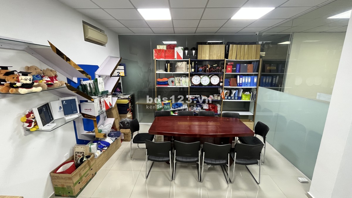 Chính chủ cho thuê văn phòng mặt tiền lầu 1 Quận 11 15tr/th