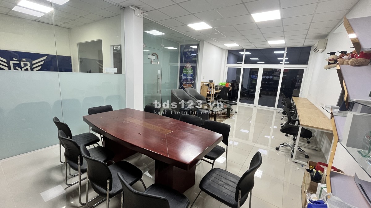 Chính chủ cho thuê văn phòng mặt tiền lầu 1 Quận 11 15tr/th