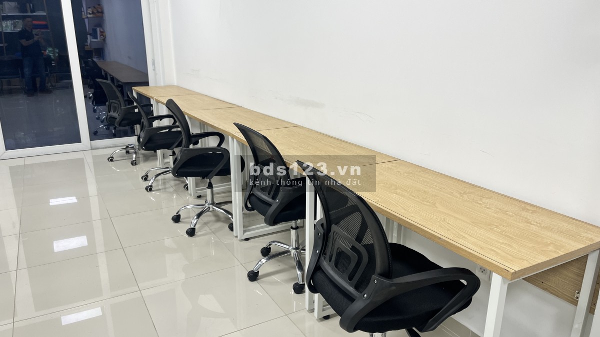Chính chủ cho thuê văn phòng mặt tiền lầu 1 Quận 11 15tr/th