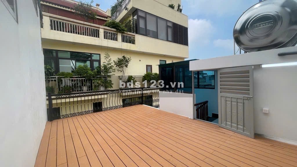 Nhà Nguyễn Ngọc Nại 17 tỷ, 7 tầng ô tô vào được