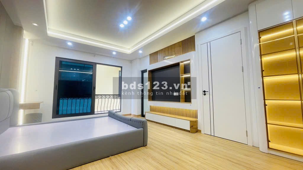 Nhà Nguyễn Ngọc Nại 17 tỷ, 7 tầng ô tô vào được