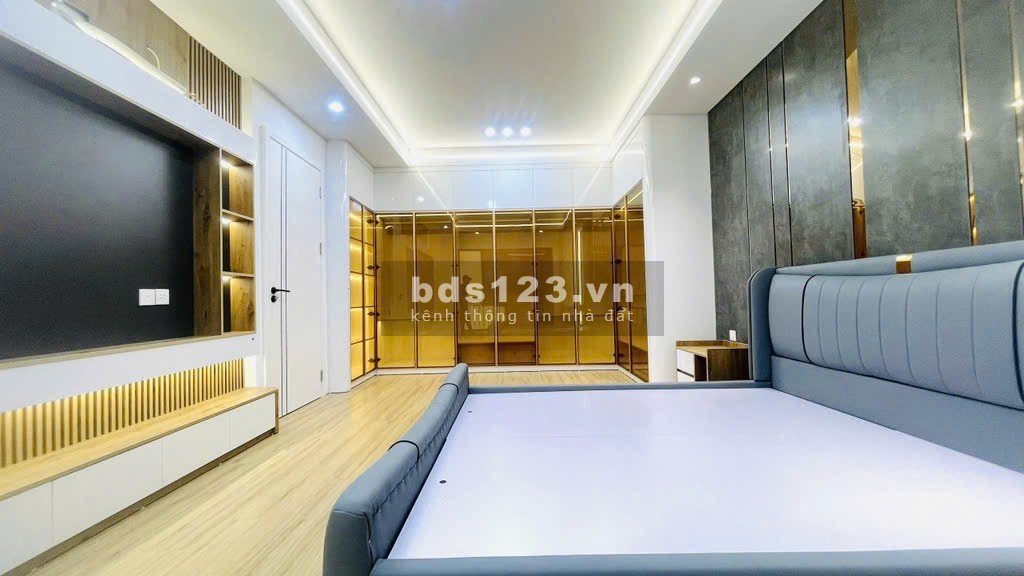 Nhà Nguyễn Ngọc Nại 17 tỷ, 7 tầng ô tô vào được