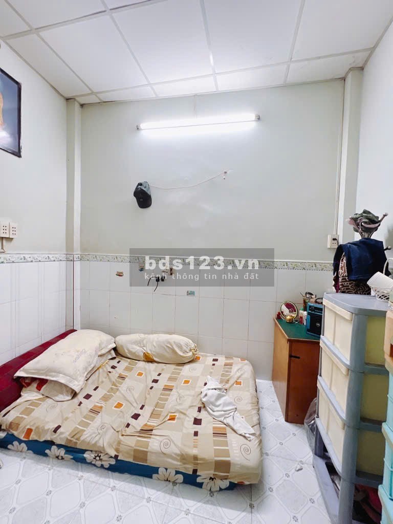 Nhà bán gần MẶT TIỀN Hoàng Diệu quận 4 GIÁ NHỈNH 1 TỶ…