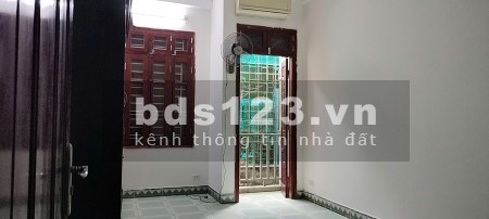 Chính chủ cho thuê nhà riêng 35m2 + 4 phòng ngủ + ngõ 81 Lương…