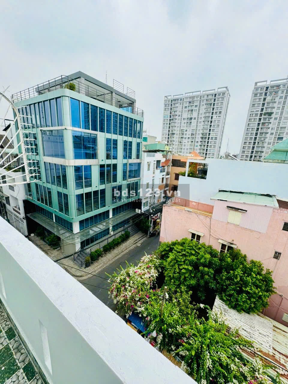Phòng CH Studio đủ nội thất, bancon 62 Trương Công Định Q.Tân…
