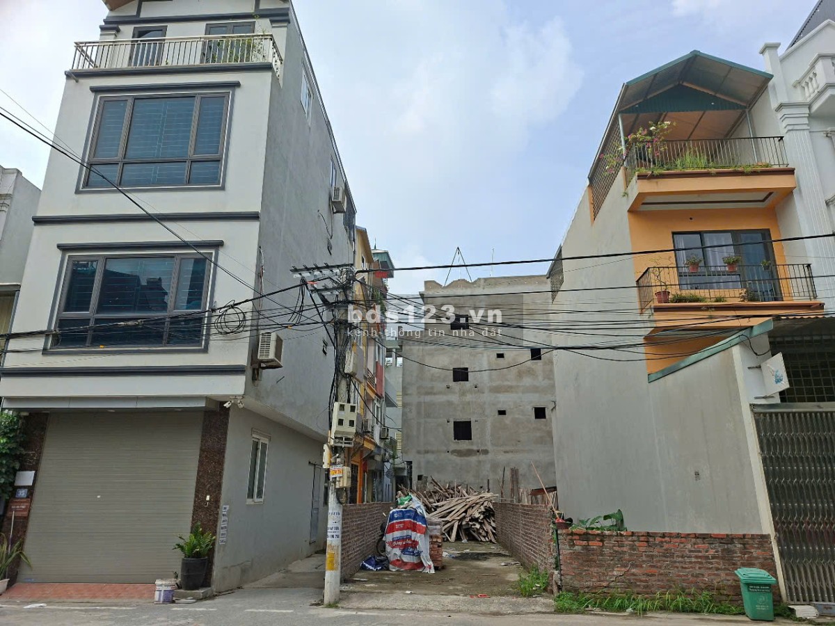 Cần nhượng lại lô đất xen kẹt đang làm sổ thôn Yên Lũng…