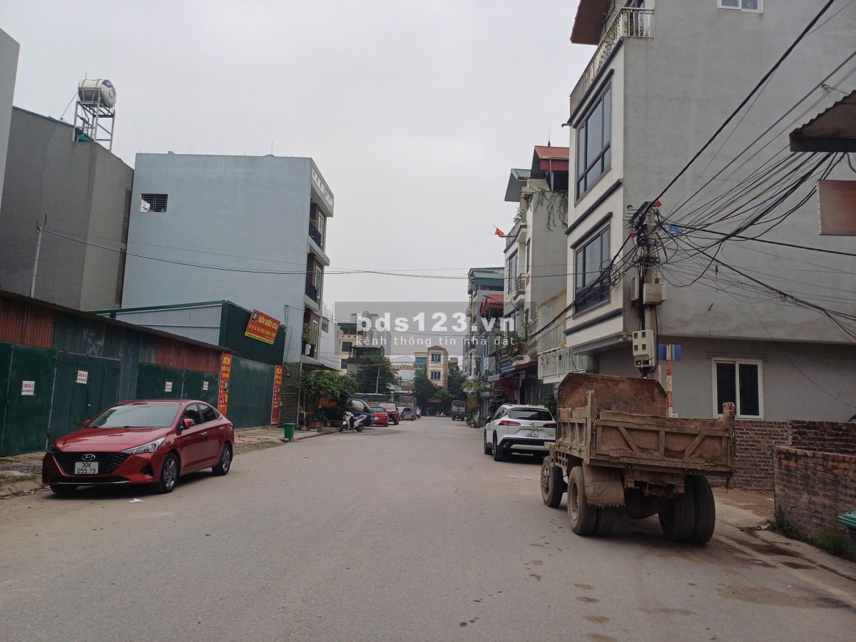 Cần nhượng lại lô đất xen kẹt đang làm sổ thôn Yên Lũng…
