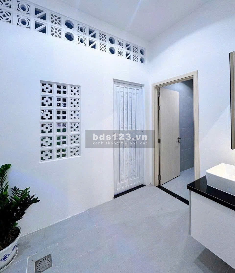 Nhà ngộp cần ra nhanh , 120m2, 3PN, 4WC, pháp lý đầy đủ, Q…