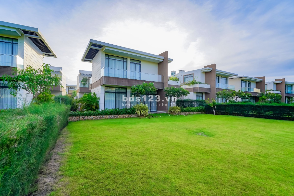 Bán biệt thự Wyndham Cam Ranh 4PN, view golf - Biển giá 27.5 tỷ LH 0917 678 685.