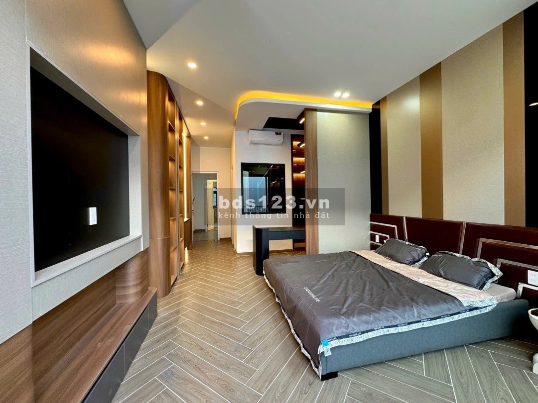 Nhà đẹp 3 tầng Ông Ích Khiêm, Đất đẹp, nở hậu - Giá 5,X…