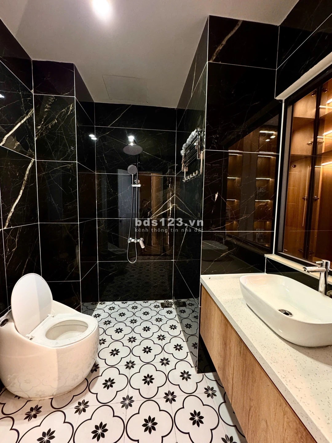 Nhà đẹp 3 tầng Ông Ích Khiêm, Đất đẹp, nở hậu - Giá 5,X…