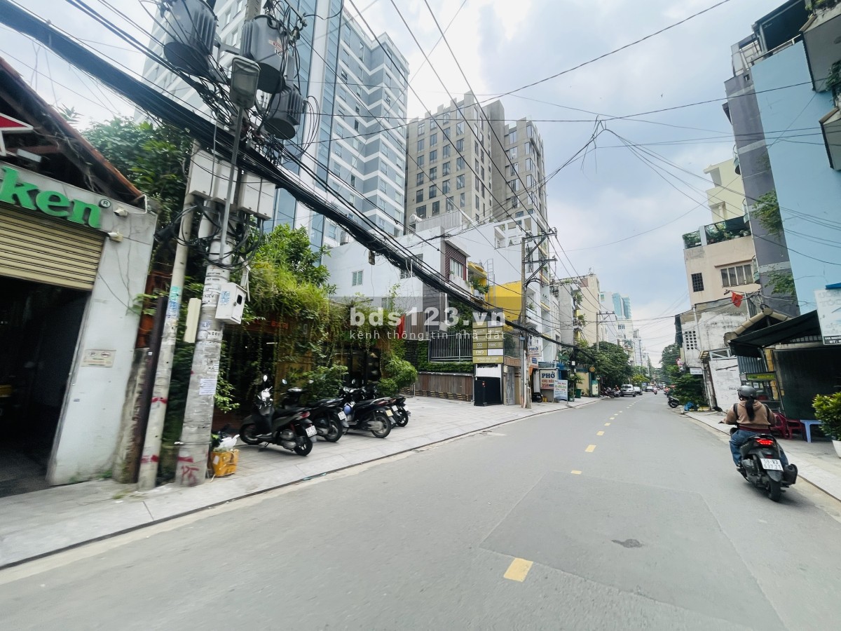 Bán Nhà Hẻm 135 Nguyễn Cửu Vân - 70m2 - Hẻm Oto Thông - 6 PN -…