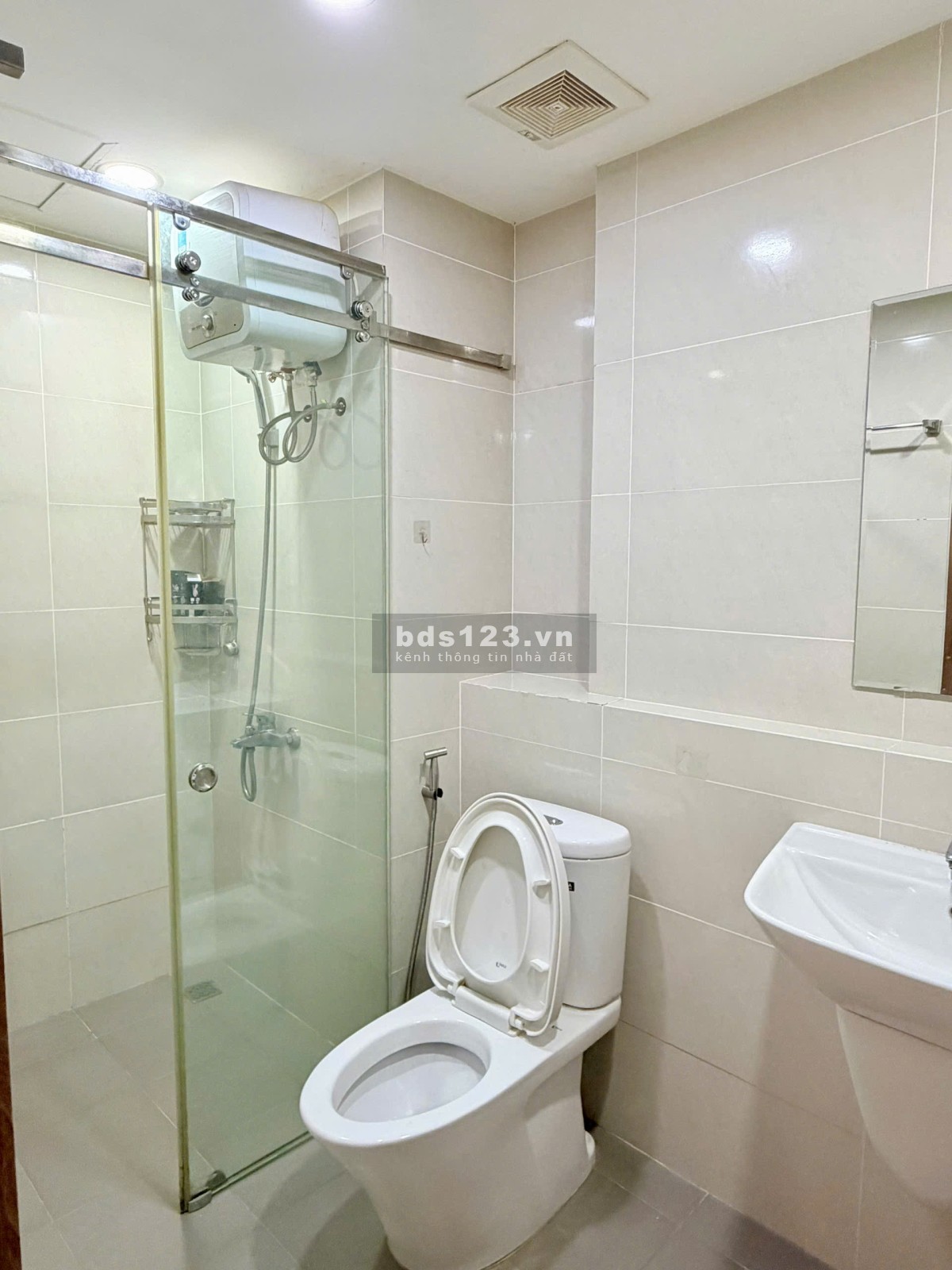 Căn 56m2 (2pn1wc) Imperial Place full nội thất, sổ hồng sẵn