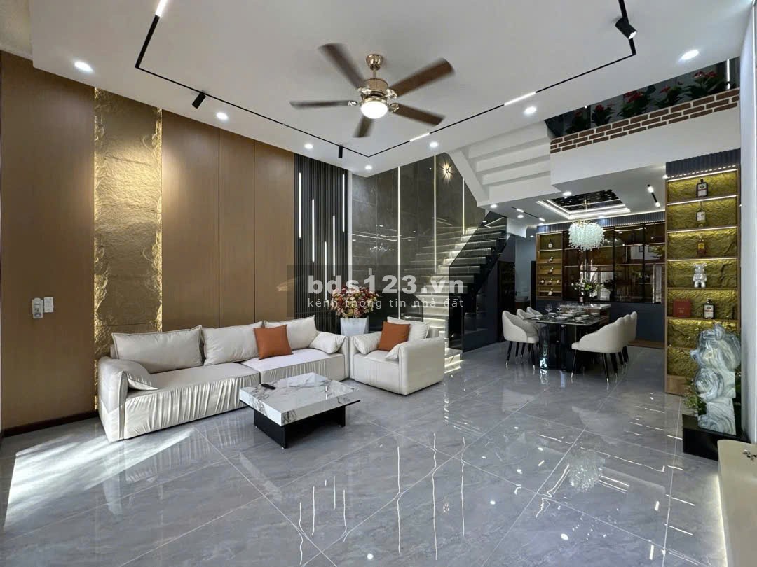 Siêu phẩm 3 tầng mới Full nội thất Luxury đường Hoàng…