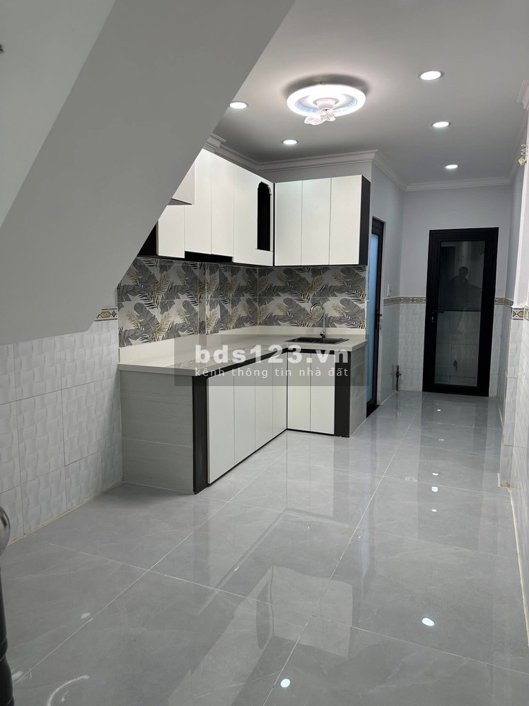 Nhà 2 mặt tiền hẻm xe hơi – Cách mặt tiền Bùi Minh Trực…