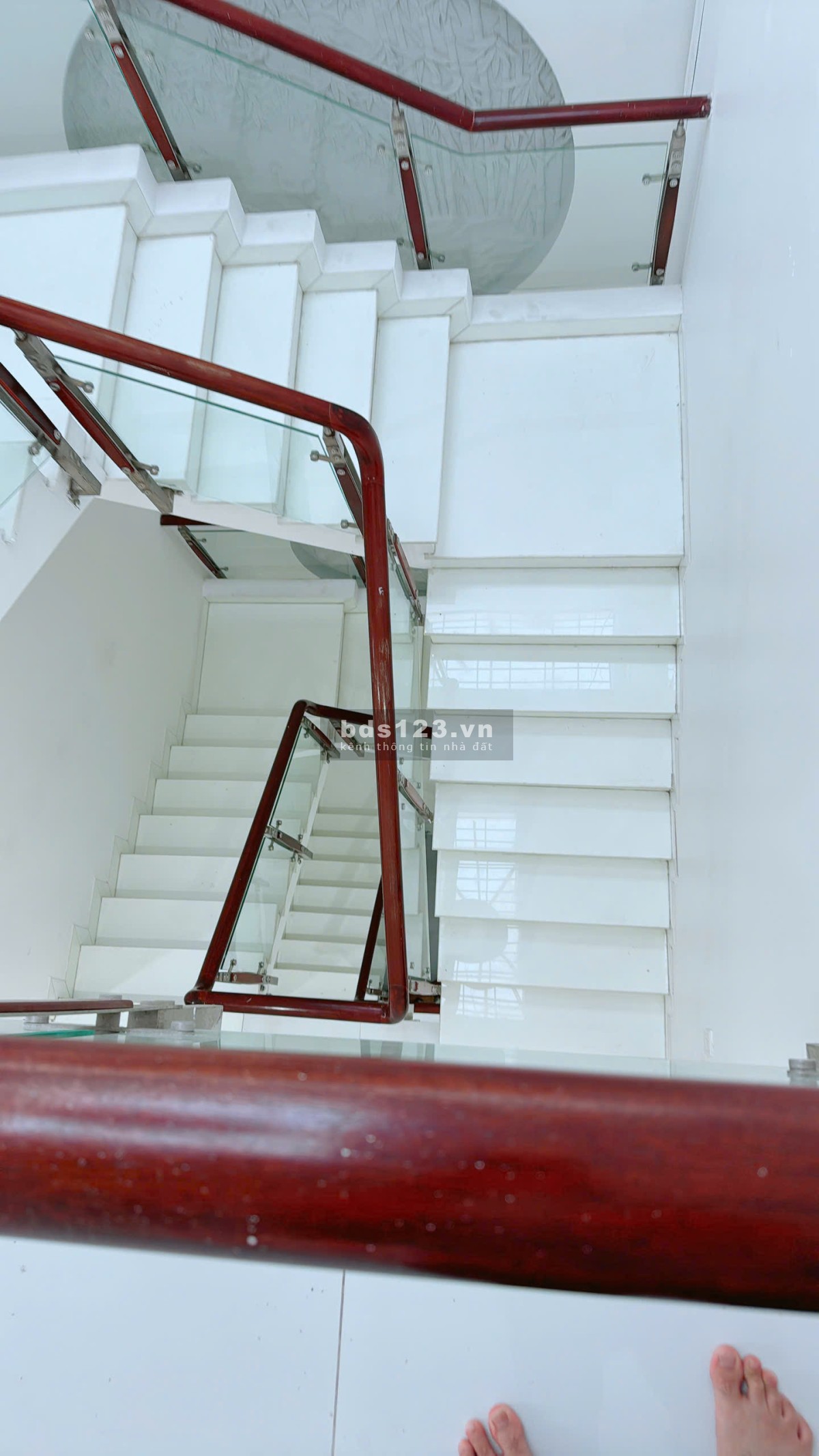 Cần cho thuê Nhà Nguyên Căn 3 Lầu có FULL nội thất Như Hình…