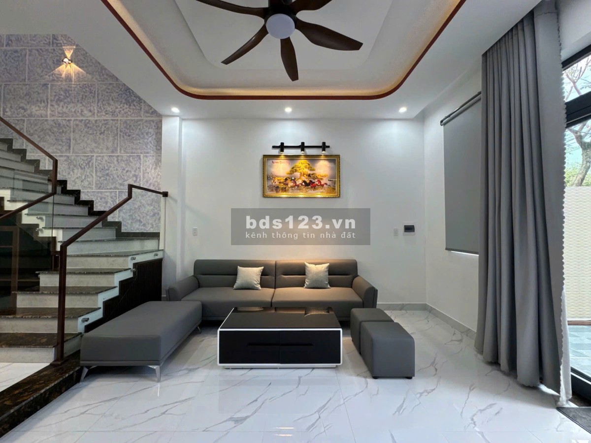 Bán nhà 1 trệt 2 lầu hiện đại, khu dân cư an ninh – Xe hơi…