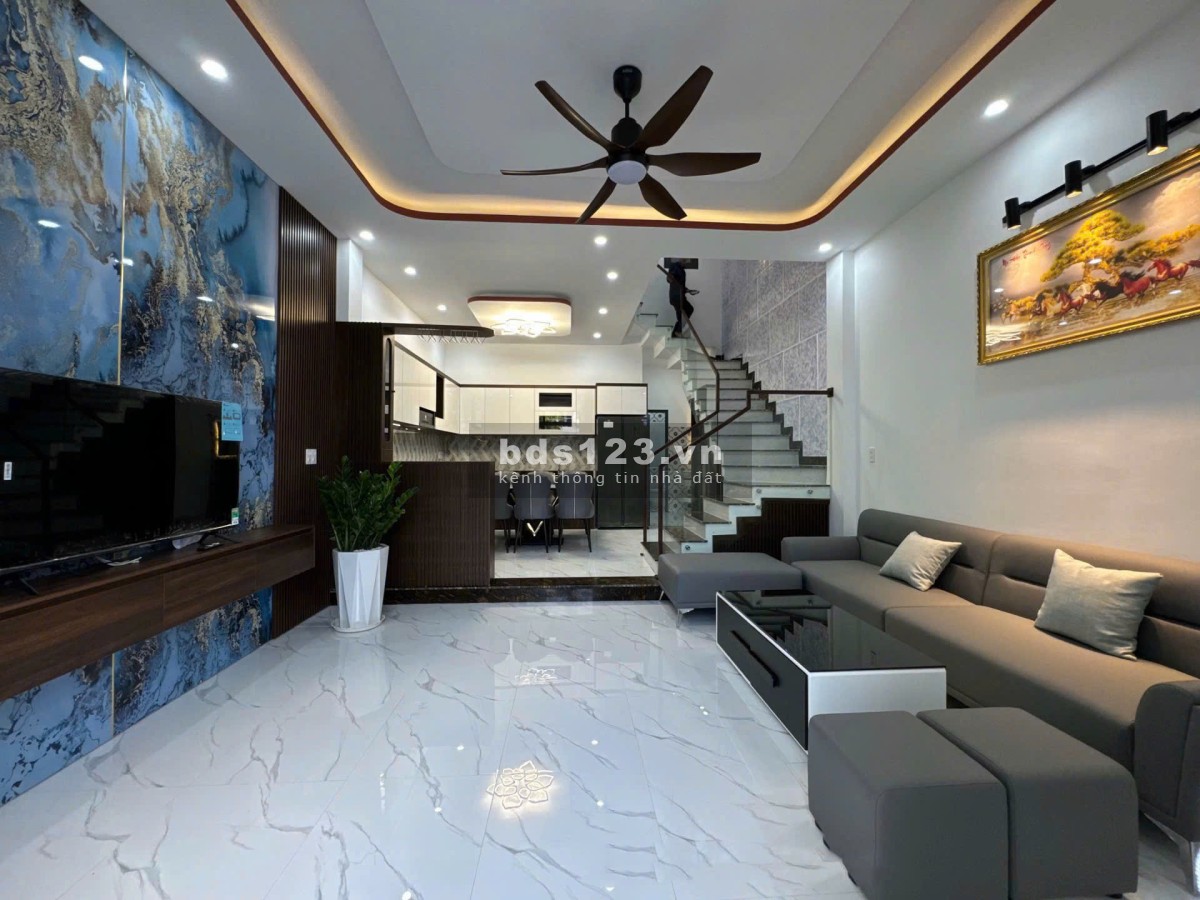 Bán nhà 1 trệt 2 lầu hiện đại, khu dân cư an ninh – Xe hơi…