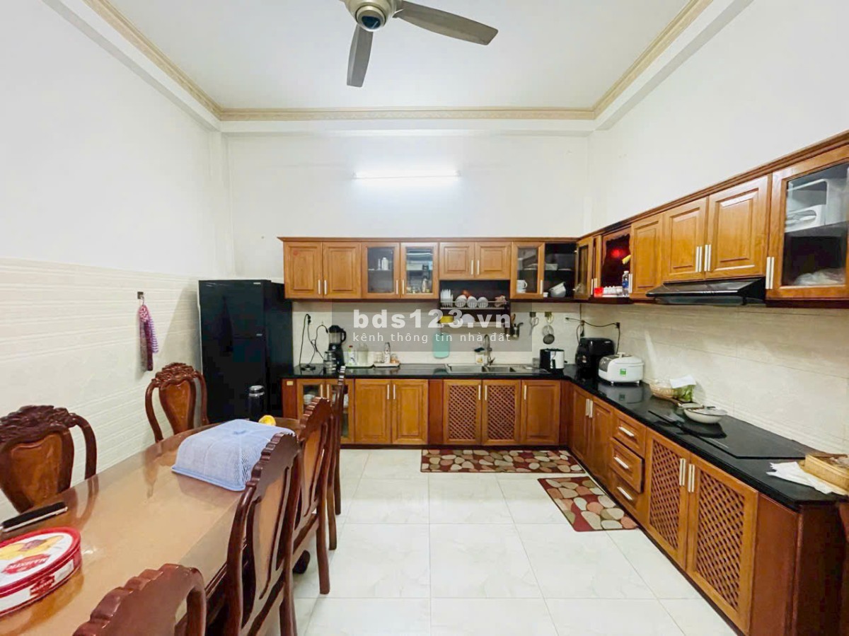 Bán nhà mặt tiền 3 lầu 5PN số 22 Quách Hữu Nghiêm Q.Tân Phú