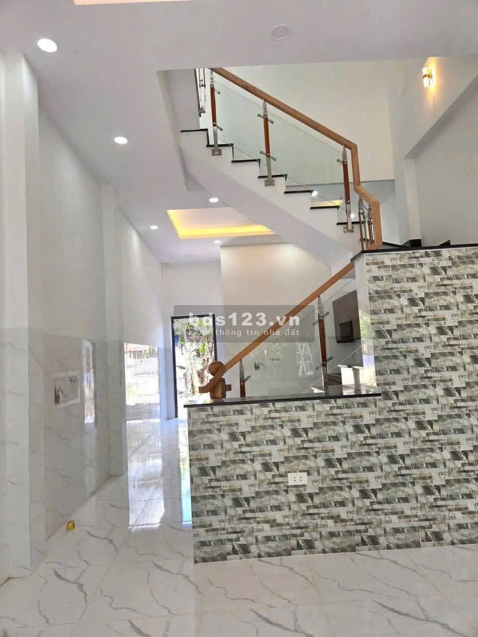Bán nhà 1 trệt 1 lầu đẹp – Tân Thông Hội, Củ Chi.