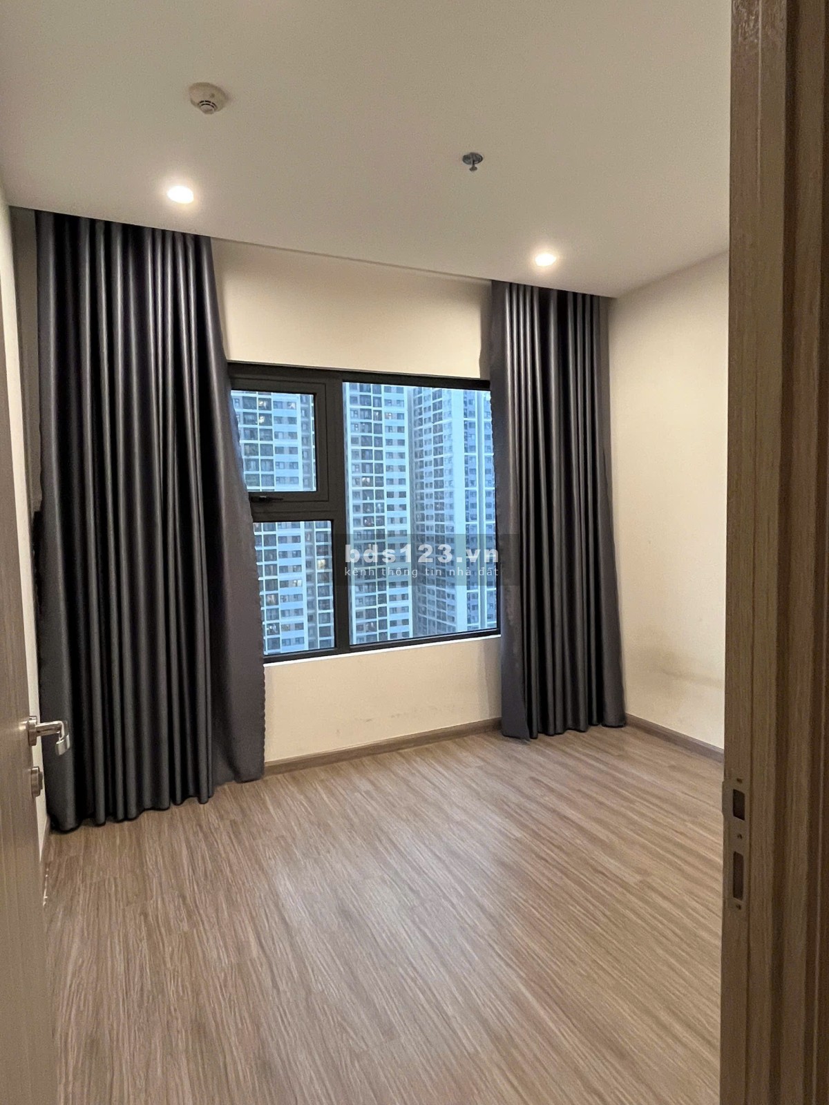 Bán nhanh căn hộ 2PN+ 70m2, giá 3,2 tỷ, BTP Vinhomes Grand Park, Long Bình, TP Thủ Đức, TPHCM.