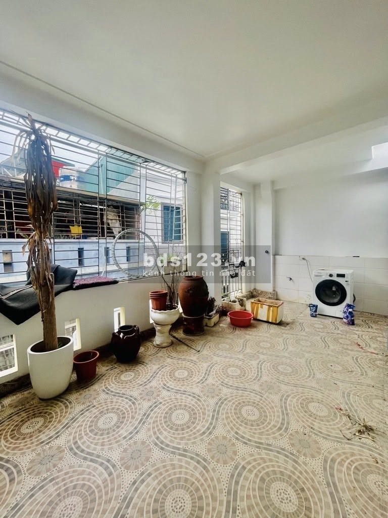 Bán nhà Việt Hưng, 33m2, 5 tầng, nhỉnh 6 tỷ