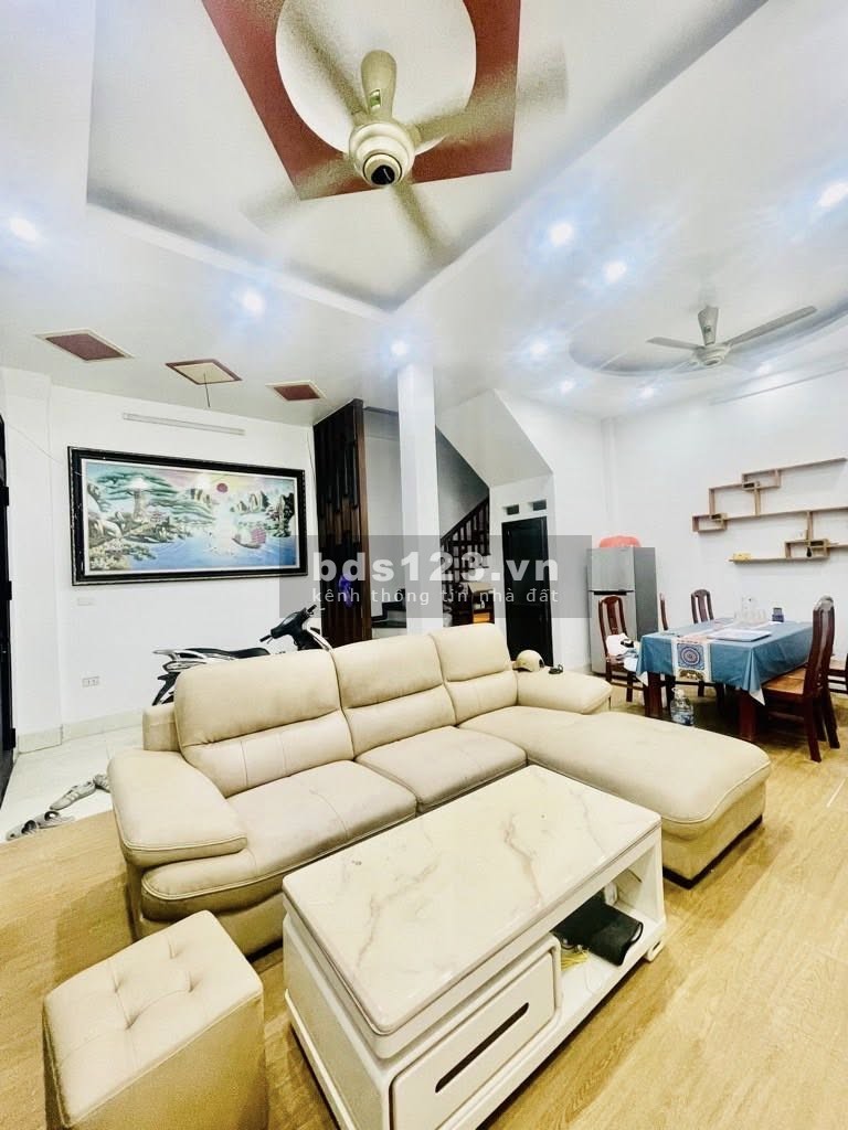 Bán nhà Việt Hưng, 33m2, 5 tầng, nhỉnh 6 tỷ