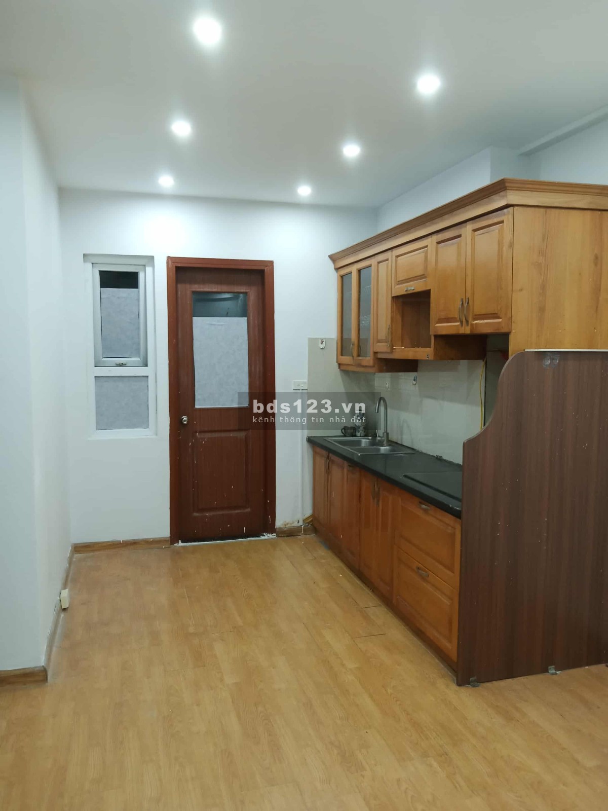 Chính chủ cho thuê căn hộ 2 ngủ 2 vệ sinh tòa CT10B