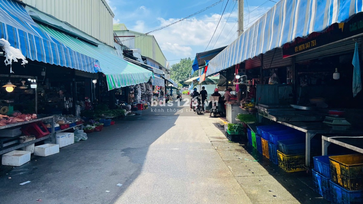 Ông anh gom tiền mua vị trí khác, bán nhanh 172.2m2 giá 1 tỷ 390, ngay chợ Chánh Lưu, sát DT741