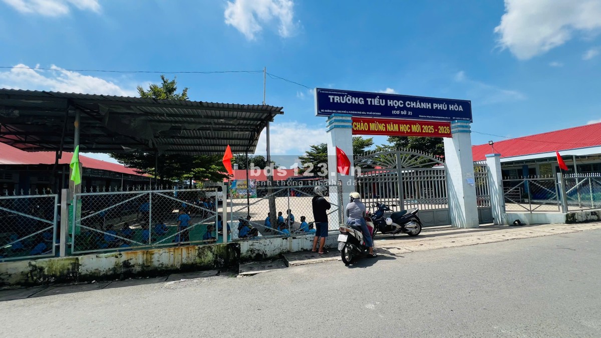 Ông anh gom tiền mua vị trí khác, bán nhanh 172.2m2 giá 1 tỷ 390, ngay chợ Chánh Lưu, sát DT741